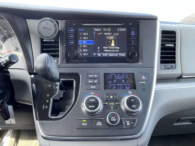 Used 2017 Toyota Sienna LE FWD image 29
