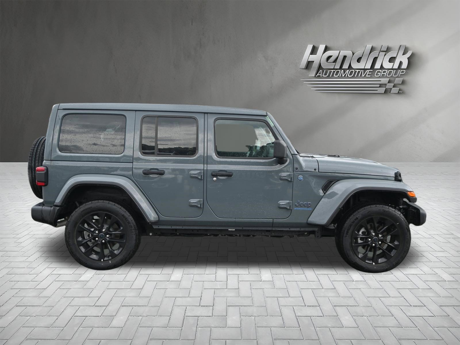 Used 2025 Jeep Wrangler Unlimited Sahara w/ Safety Group AWD/4WD image 10
