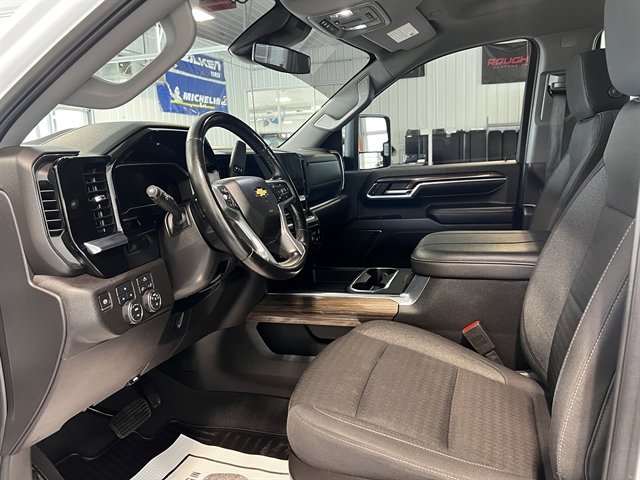 Used 2024 Chevrolet Silverado 3500 LT image 11