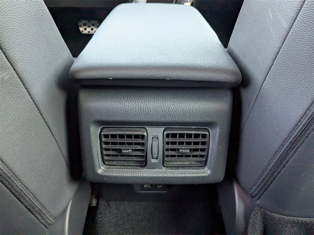 Used 2025 Toyota Camry SE image 29