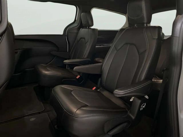 Used 2025 Chrysler Pacifica Select FWD image 65