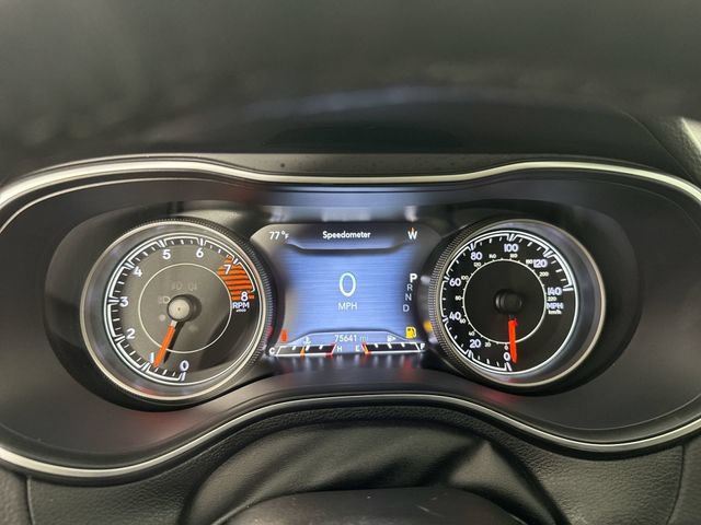 Used 2019 Jeep Cherokee Limited w/ Luxury Group FWD image 17