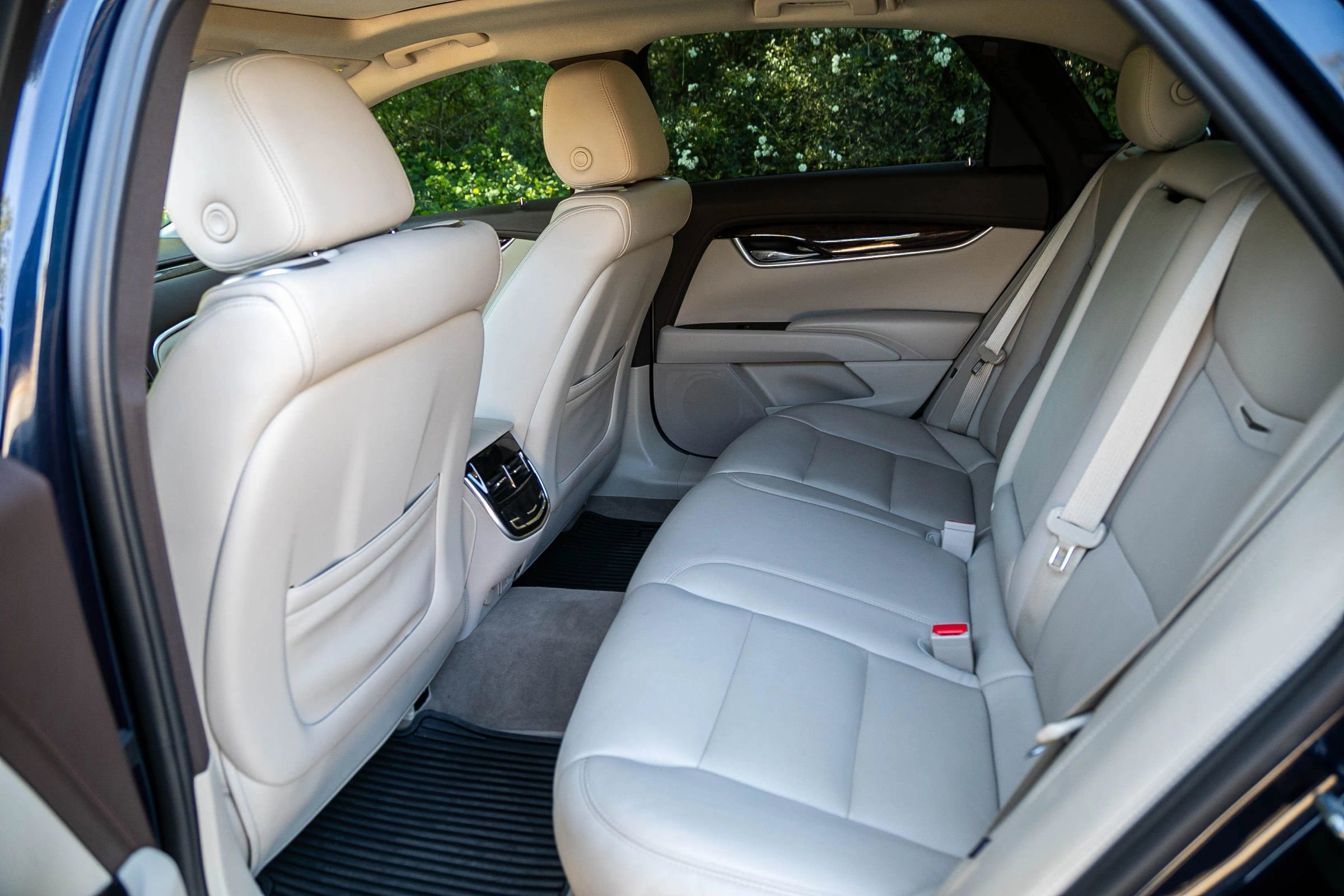 Used 2015 Cadillac XTS Premium FWD image 32