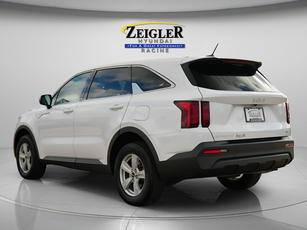 Used 2023 Kia Sorento LX AWD/4WD image 4