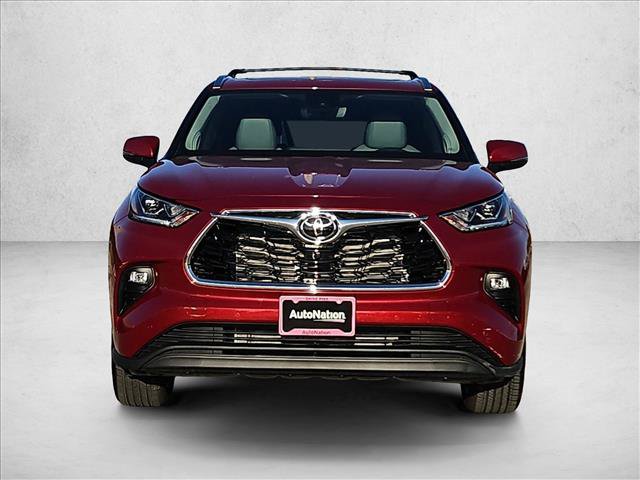 Used 2025 Toyota Highlander Limited FWD image 2