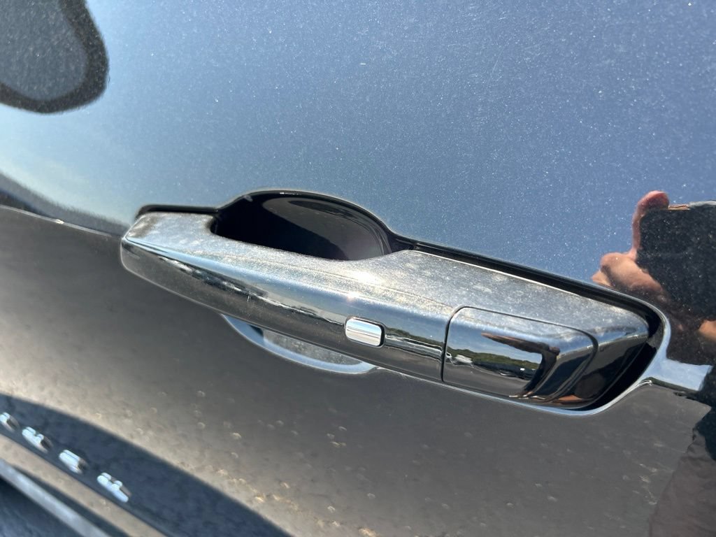 Used 2026 Chevrolet Equinox LT AWD/4WD image 12