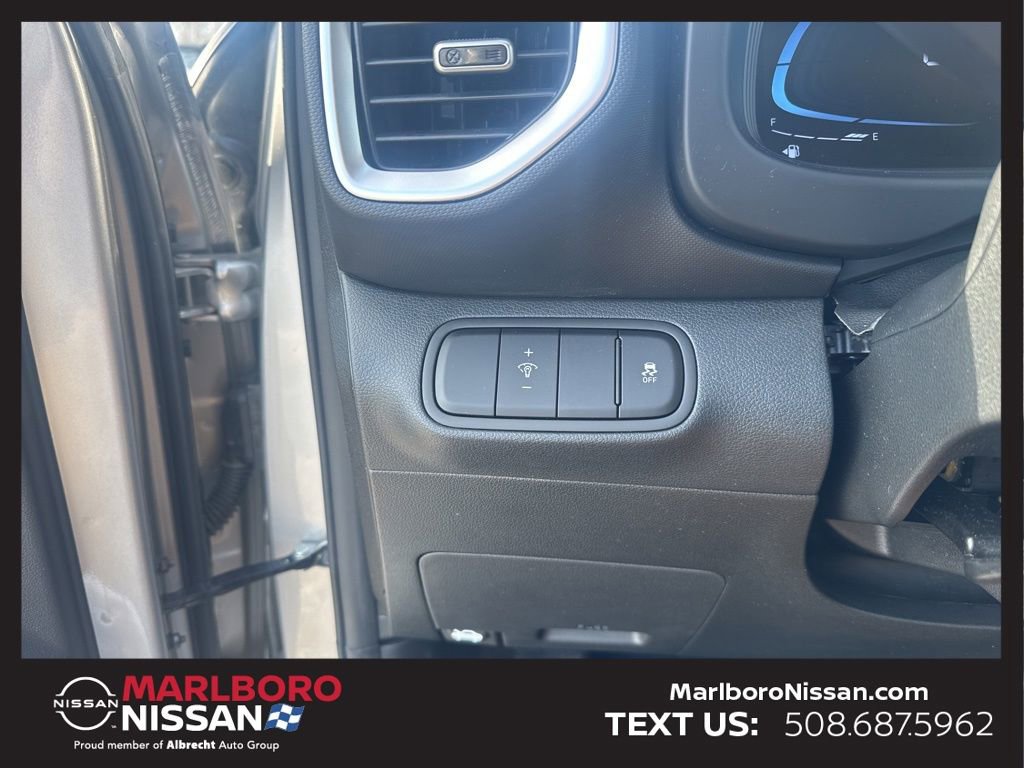 Used 2023 Hyundai Venue SEL w/ Cargo Package image 19