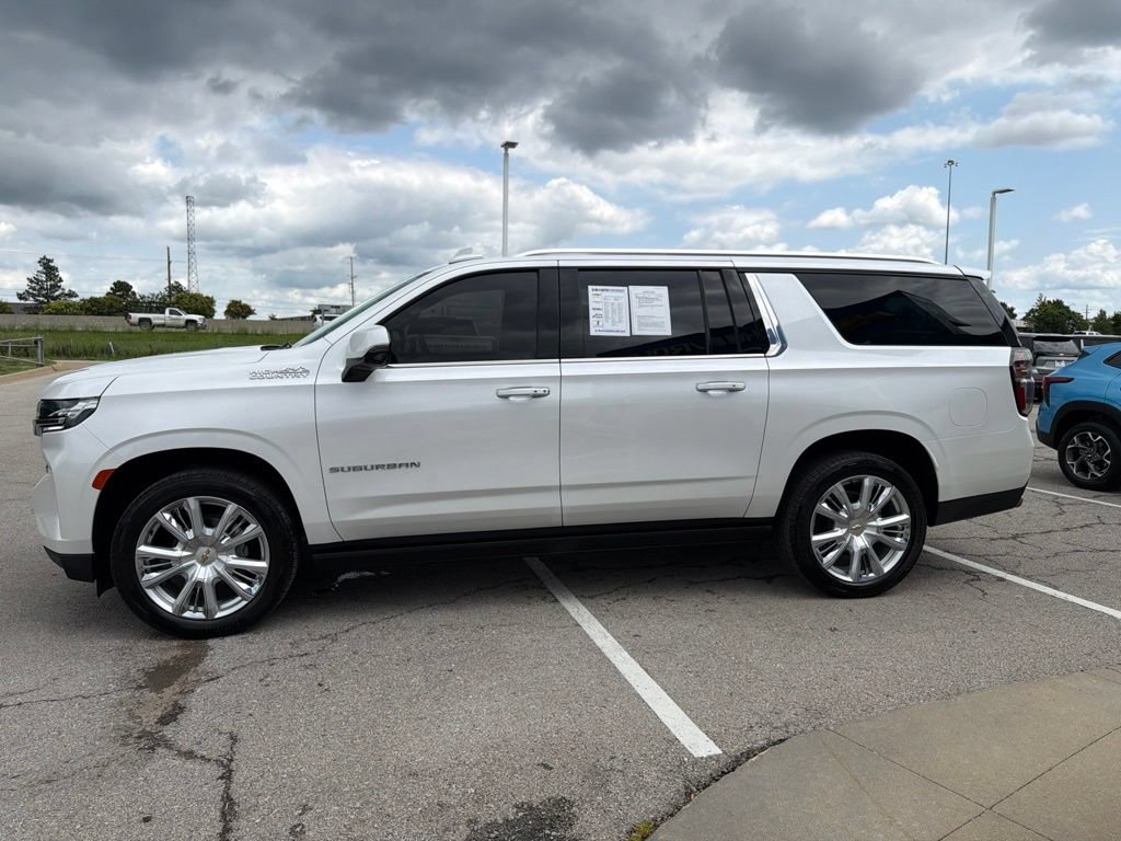 Used 2023 Chevrolet Suburban High Country w/ Premium Package 2 AWD/4WD image 6