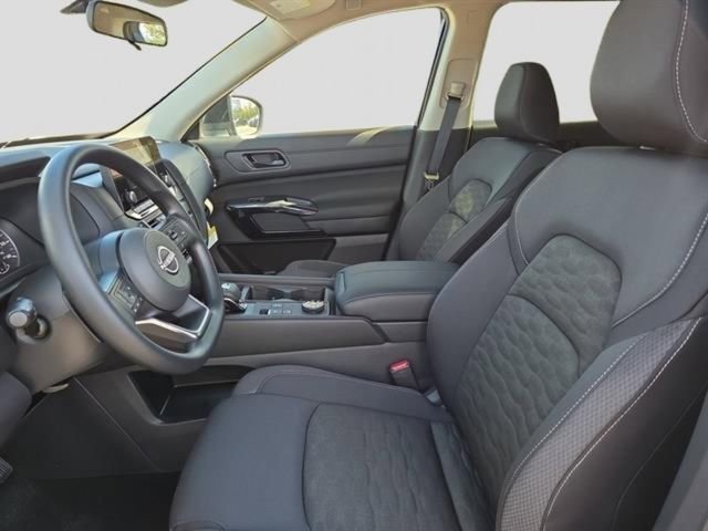 New 2025 Nissan Pathfinder S image 9