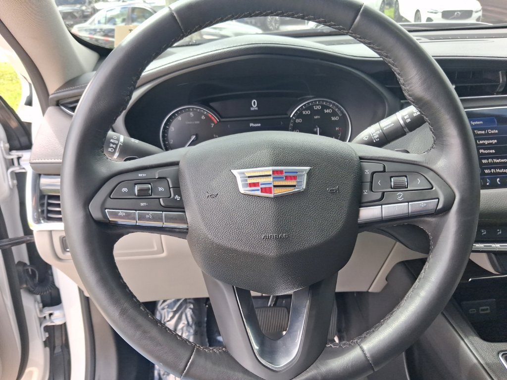 Used 2023 Cadillac XT4 Premium Luxury FWD image 16