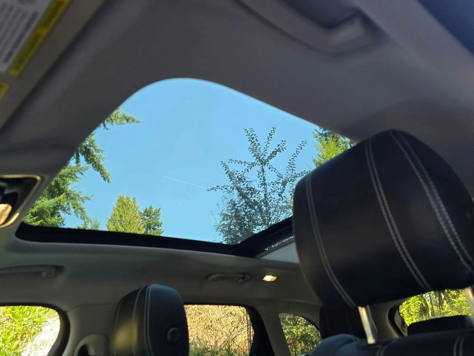 Used 2018 Land Rover Range Rover Velar S image 9