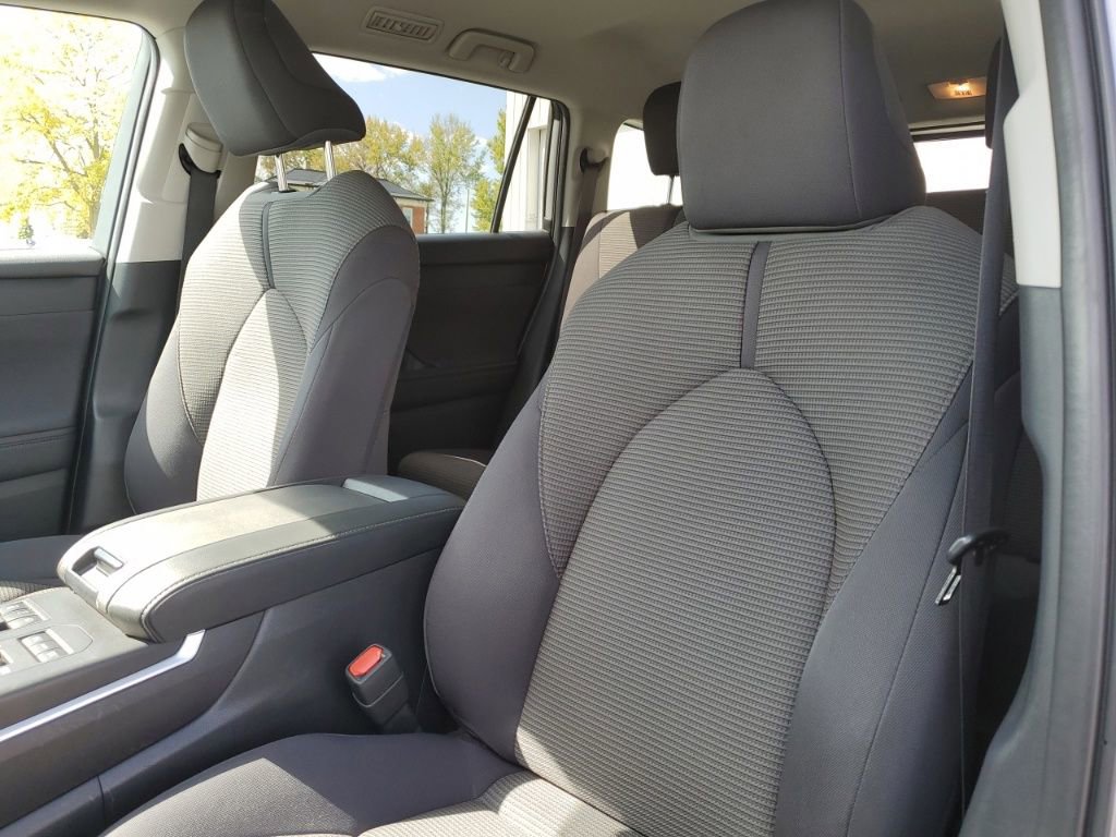 Used 2024 Toyota Highlander LE image 28