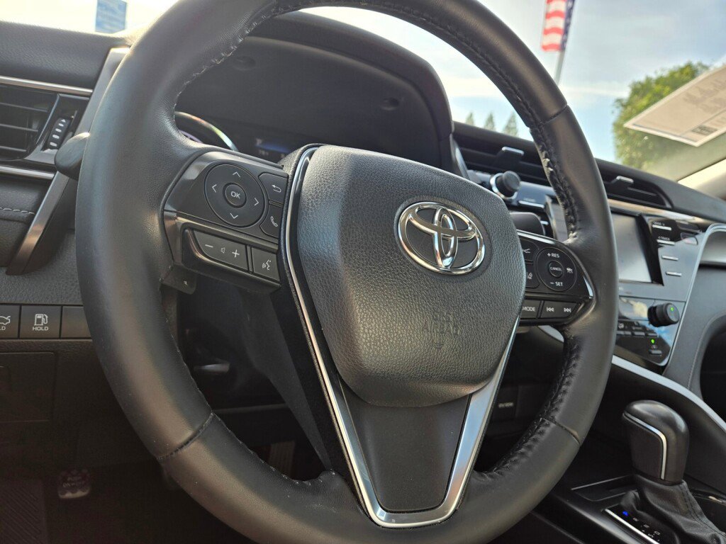 Used 2020 Toyota Camry SE FWD image 18
