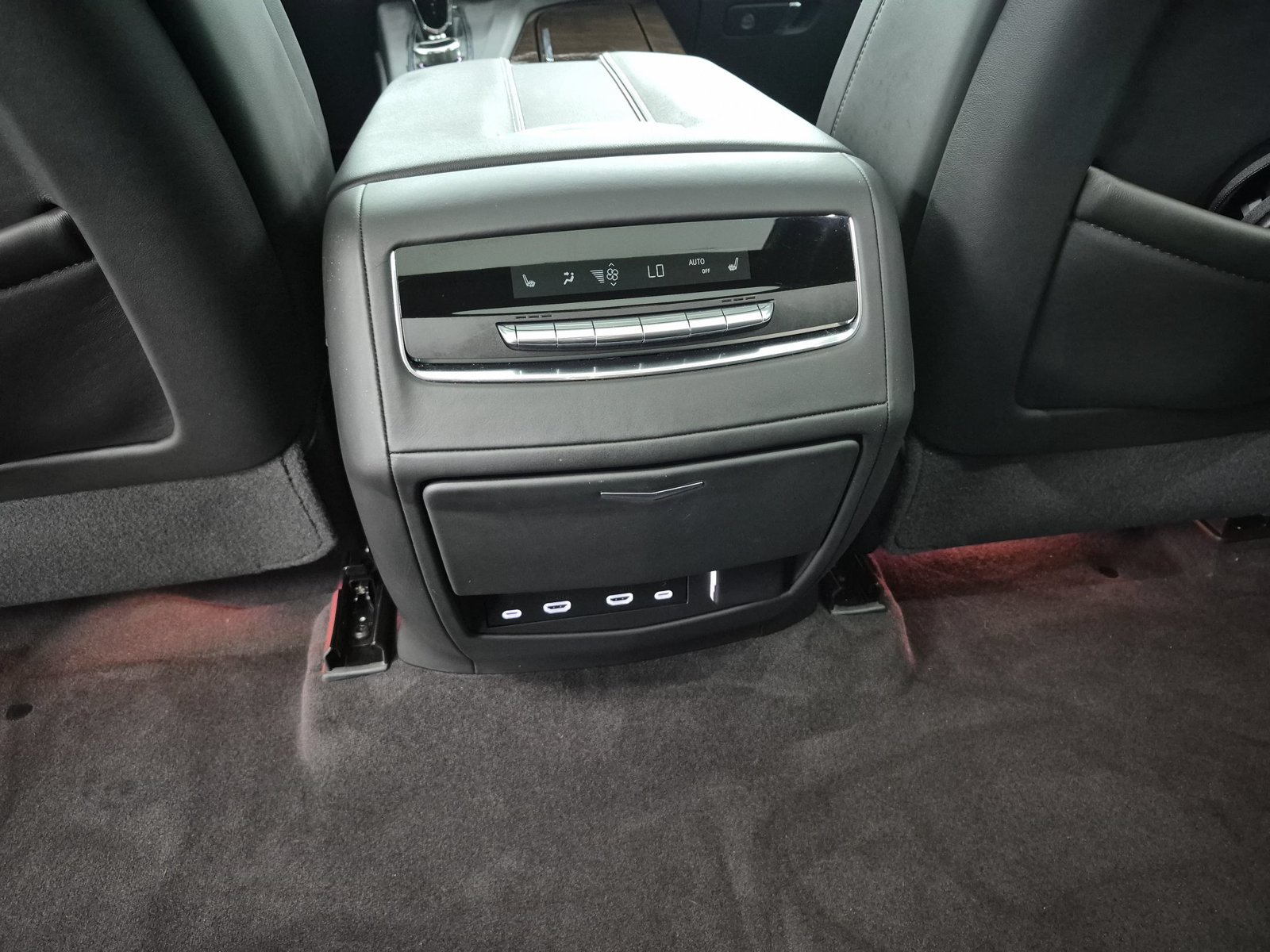 Used 2024 Cadillac Escalade Sport Platinum AWD/4WD image 19