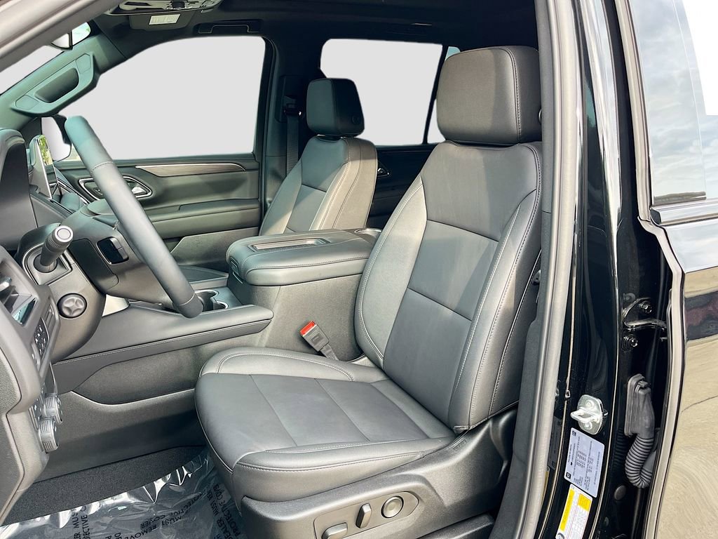 Used 2024 Chevrolet Tahoe Z71 w/ Luxury Package AWD/4WD image 16