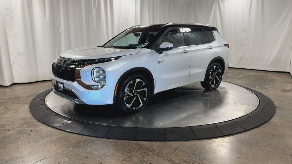 Used 2023 Mitsubishi Outlander SEL image 6
