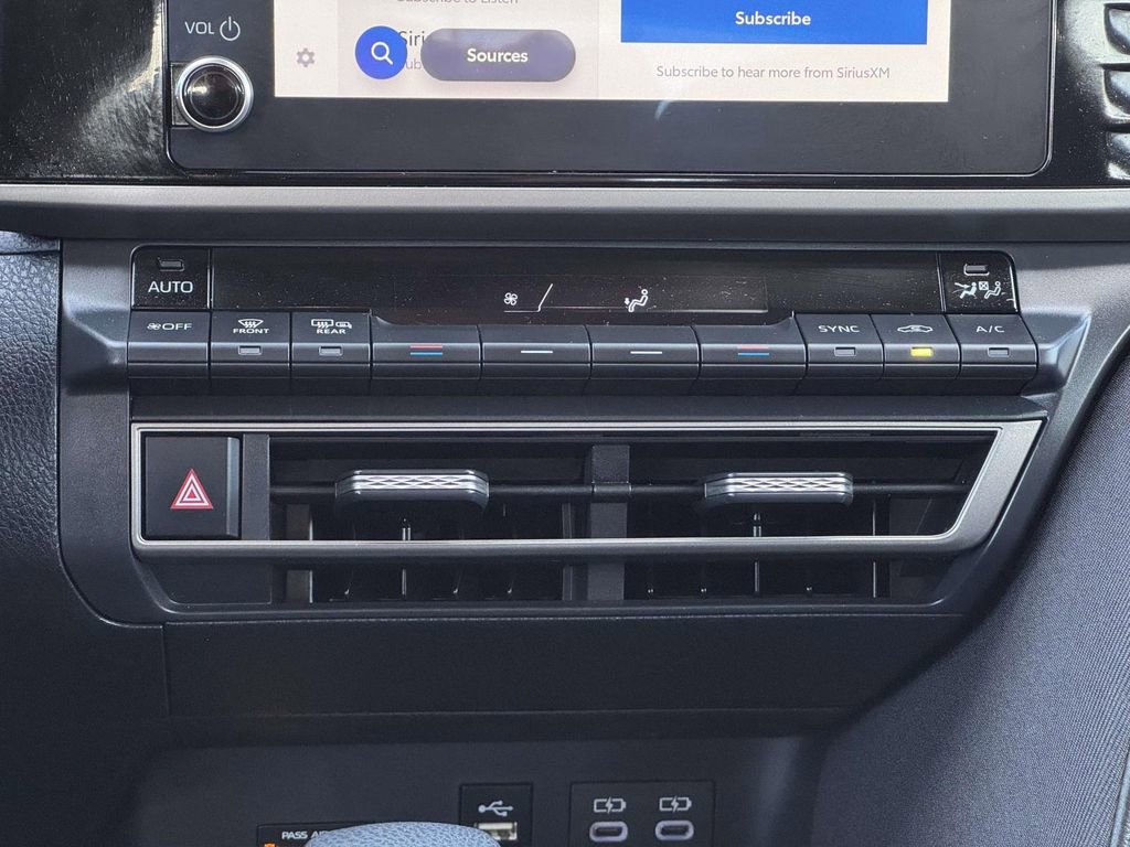 Certified 2025 Toyota Camry LE image 5