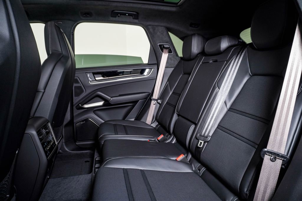 New 2026 Porsche Cayenne Turbo image 17
