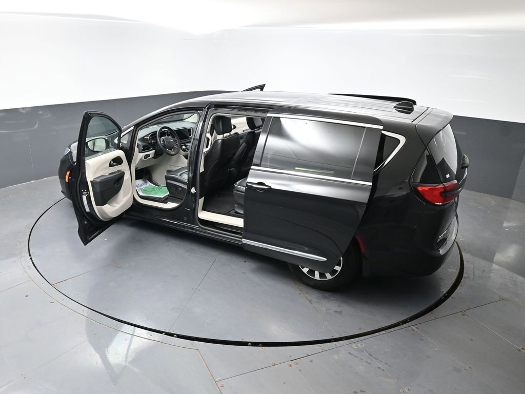 Used 2023 Chrysler Pacifica Limited FWD image 61