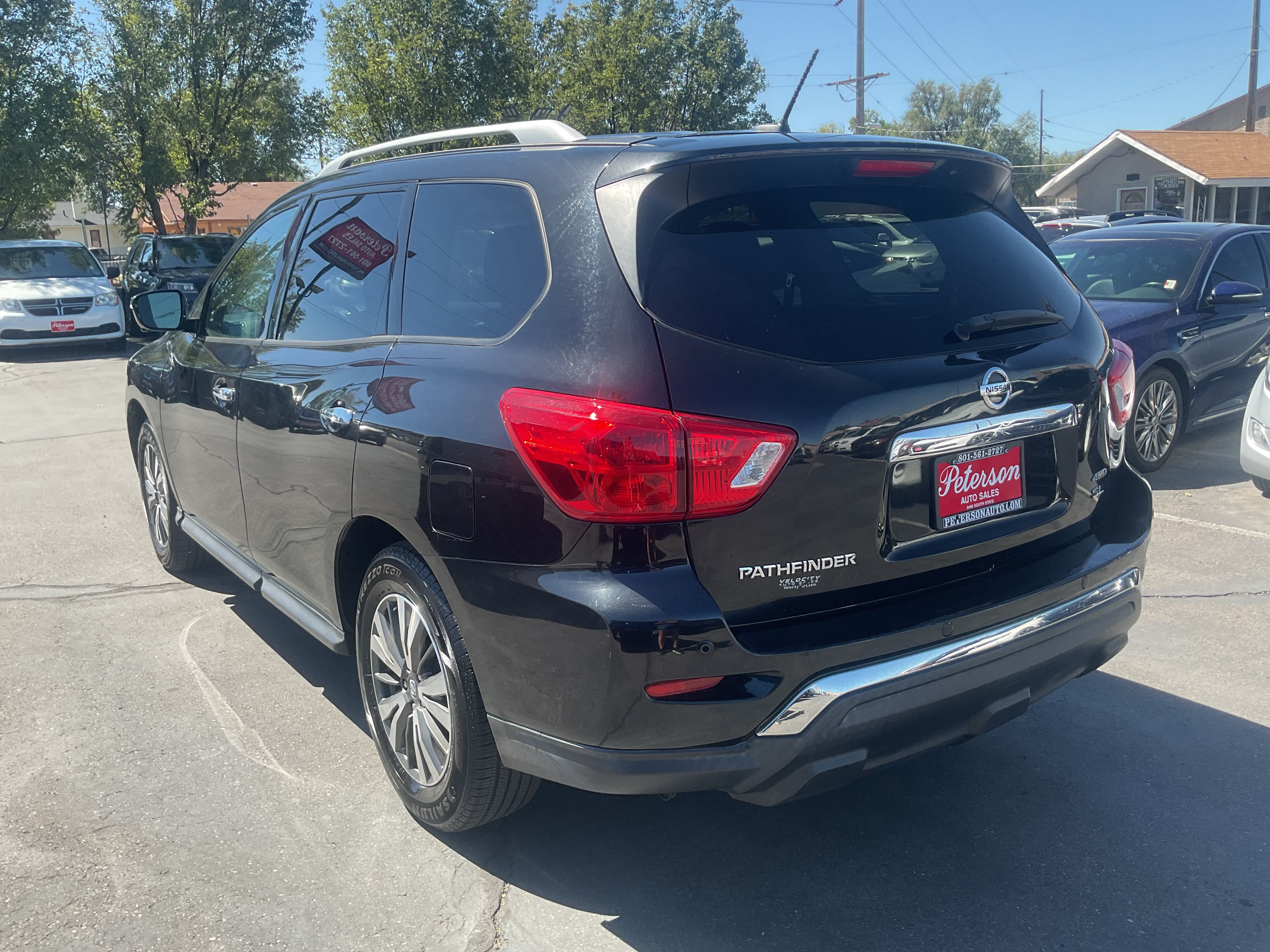 Used 2017 Nissan Pathfinder SL AWD/4WD image 7
