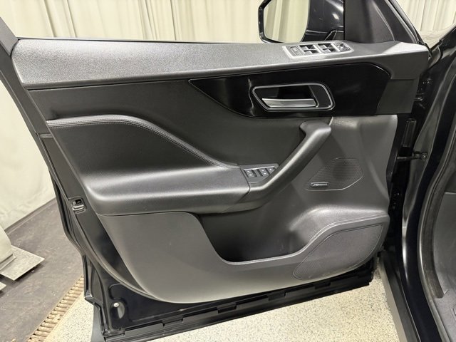 Used 2019 Jaguar F-PACE Premium image 21