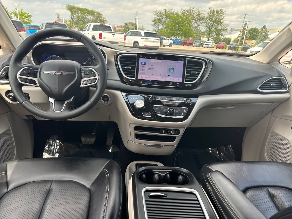 Certified 2023 Chrysler Pacifica Touring-L FWD image 14