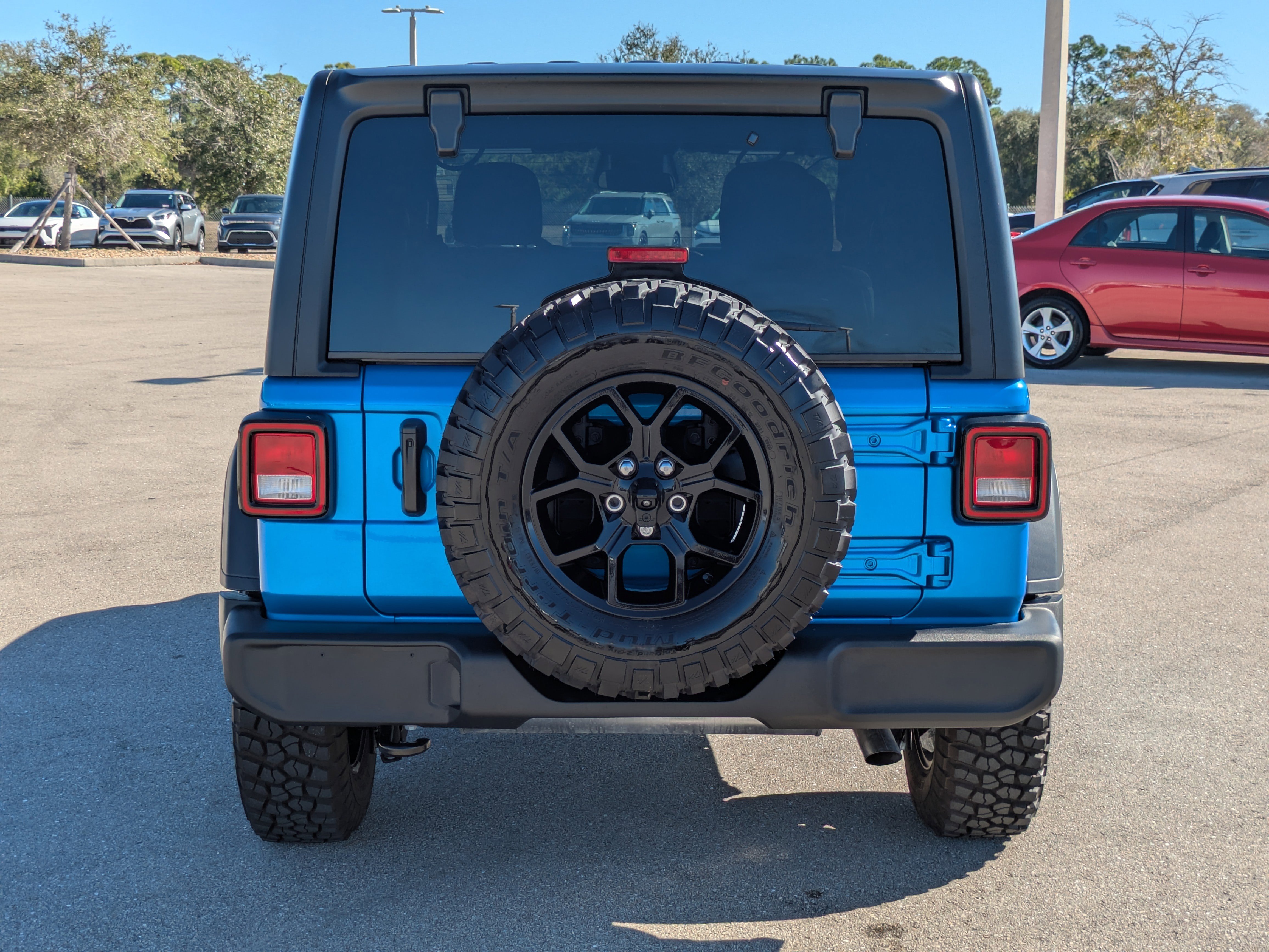 Used 2025 Jeep Wrangler Sport image 6