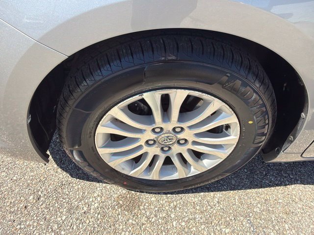 Used 2012 Toyota Sienna XLE w/ Entertainment Pkg FWD image 10