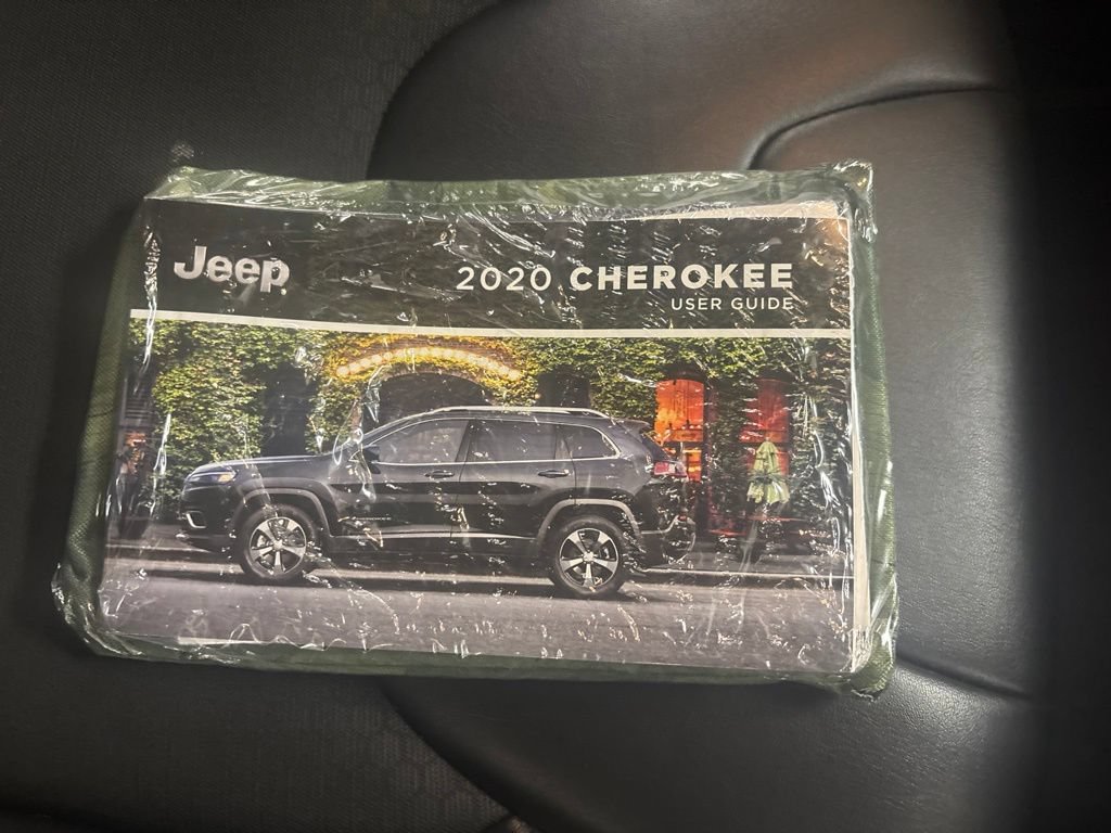 Used 2020 Jeep Cherokee Latitude Plus w/ Cold Weather Group AWD/4WD image 31