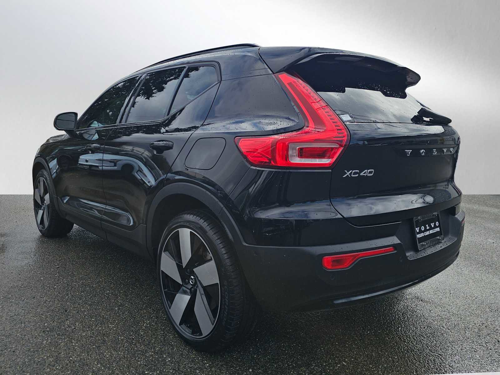 Used 2023 Volvo XC40 Recharge Ultimate image 5