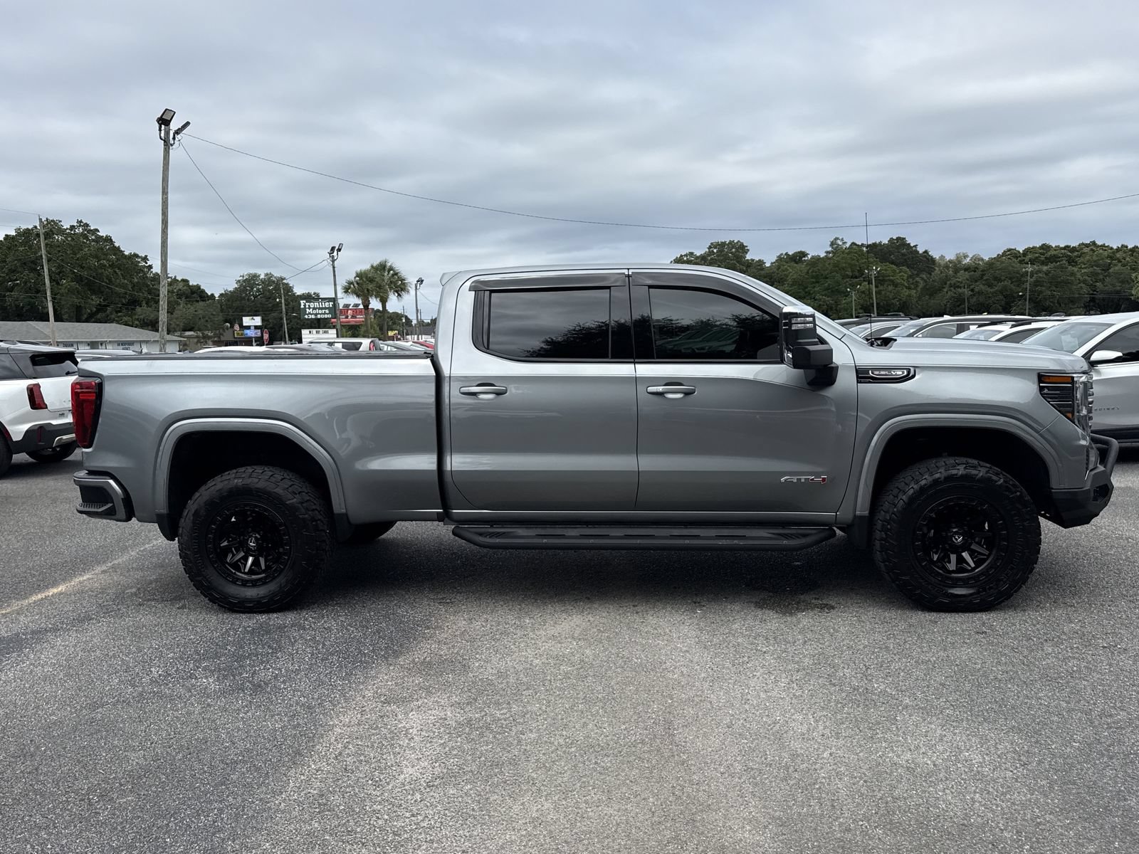 Used 2024 GMC Sierra 1500 AT4 w/ Technology Package AWD/4WD image 6