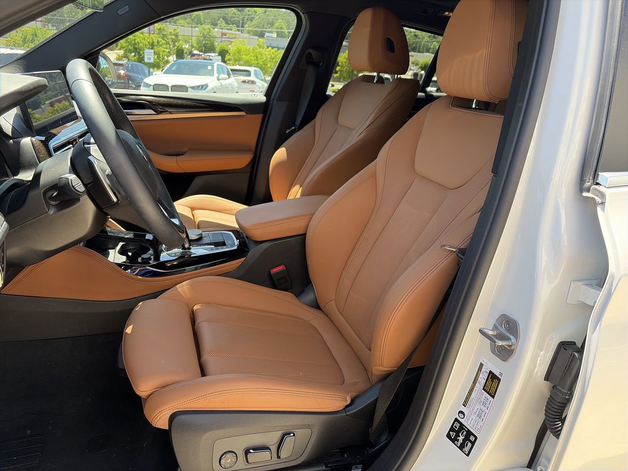 Used 2025 BMW X4 xDrive30i AWD/4WD image 14