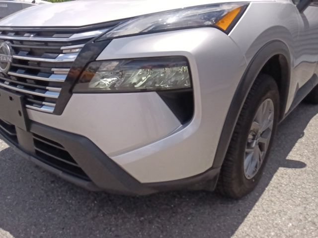 Used 2024 Nissan Rogue S AWD/4WD image 9