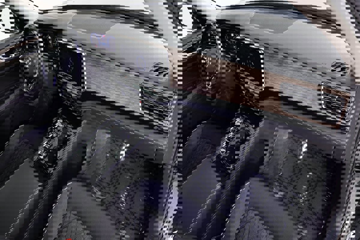 Used 2024 Volkswagen Atlas SEL Premium R-Line image 39