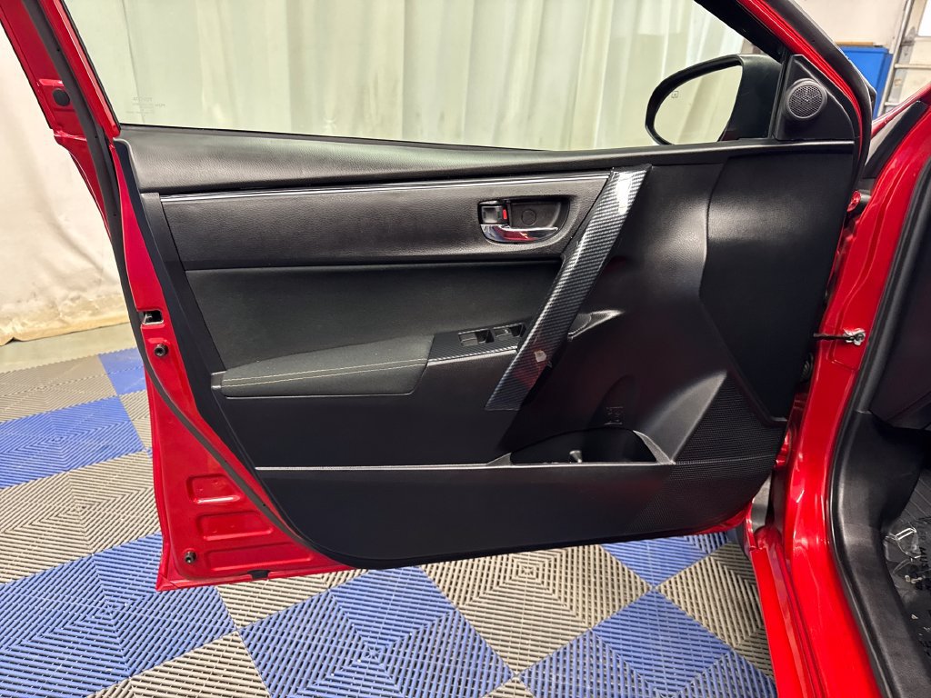 Used 2018 Toyota Corolla LE FWD image 12