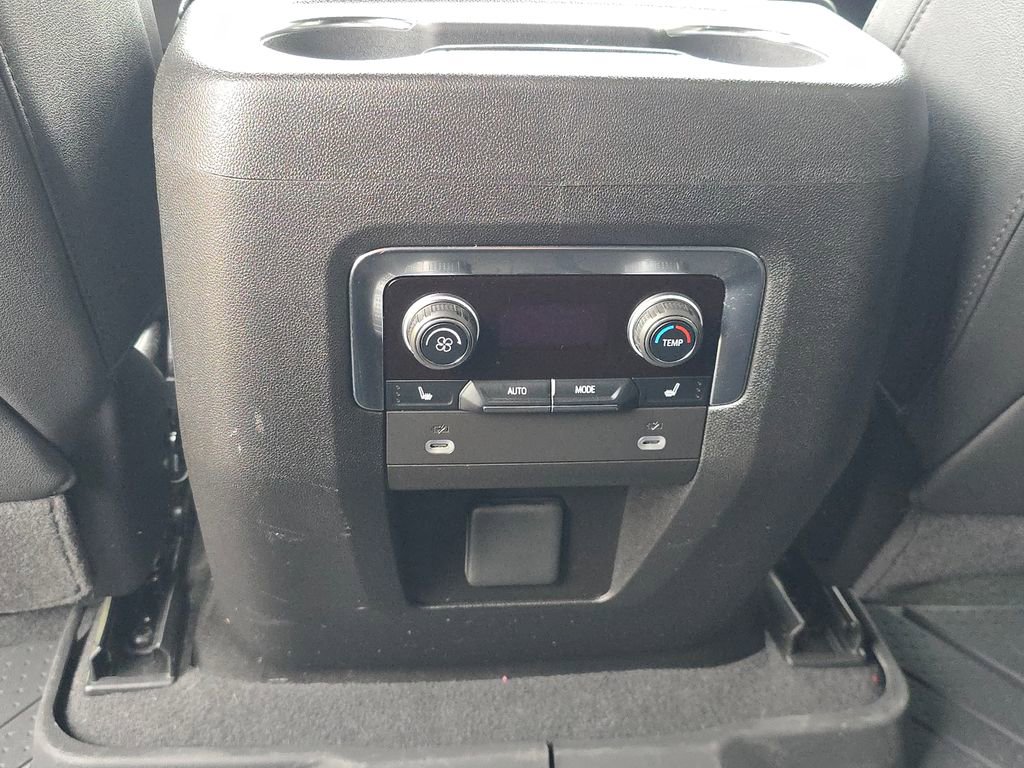 Used 2024 Chevrolet Tahoe Z71 w/ Luxury Package image 18