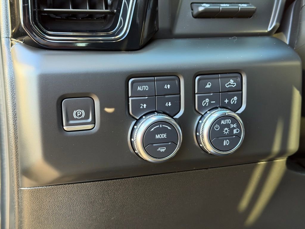 Used 2024 GMC Sierra 1500 AT4 w/ Technology Package image 20