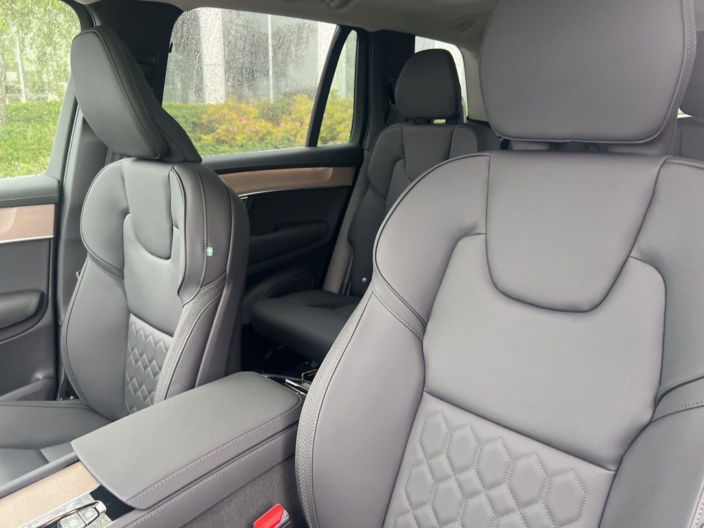 New 2026 Volvo XC90 B6 Plus w/ Protection Package Premier image 15