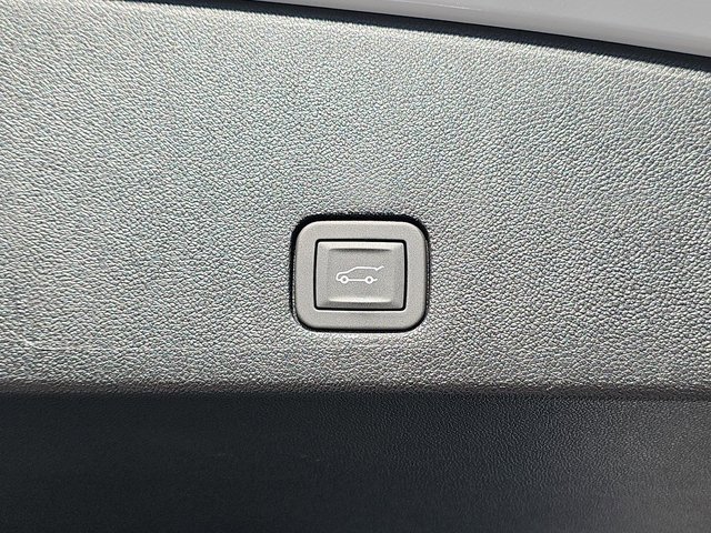 Used 2025 Cadillac XT6 Premium Luxury w/ LPO, Floor Liner Package image 15