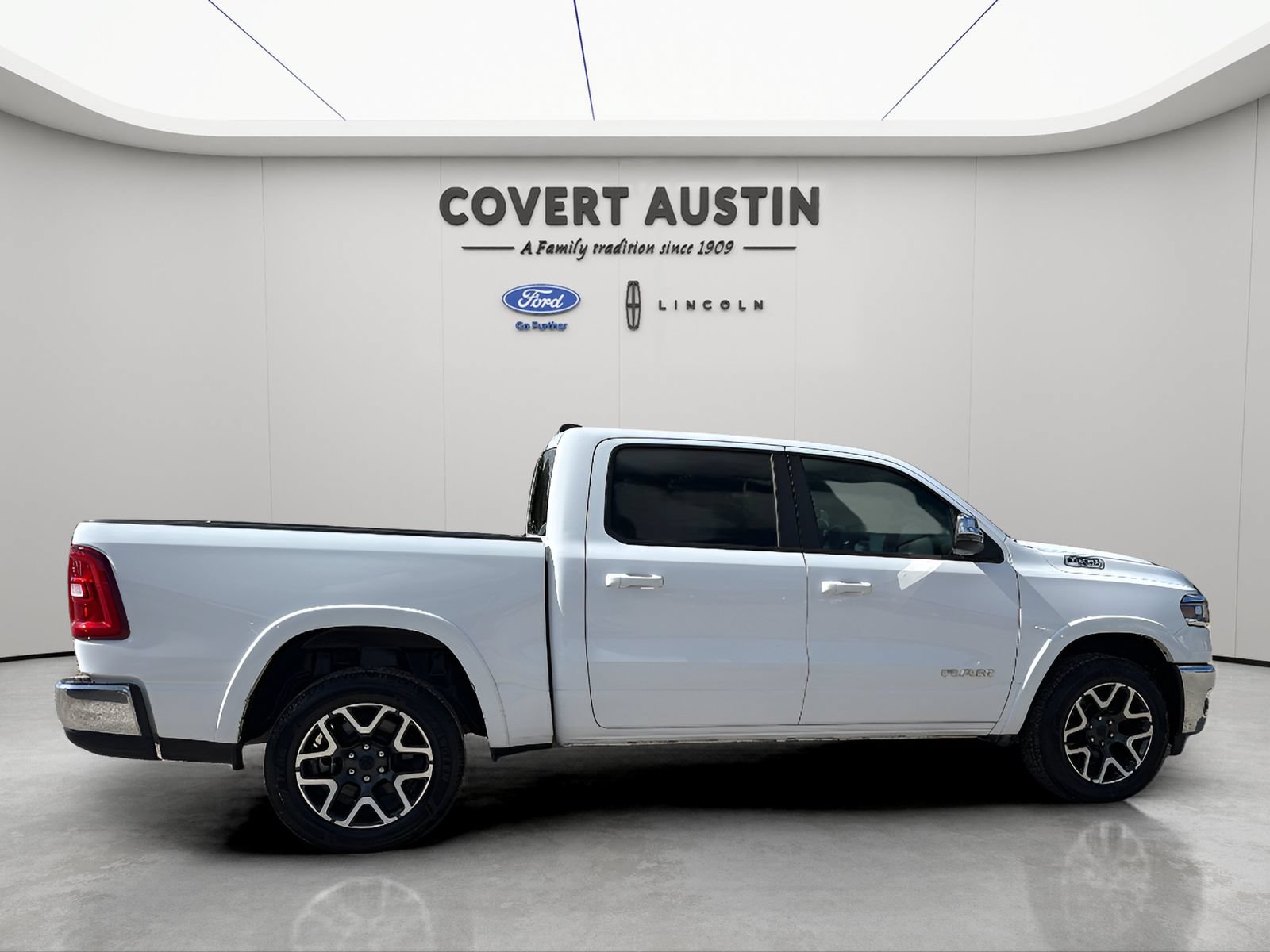 Used 2025 RAM 1500 Laramie AWD/4WD image 6