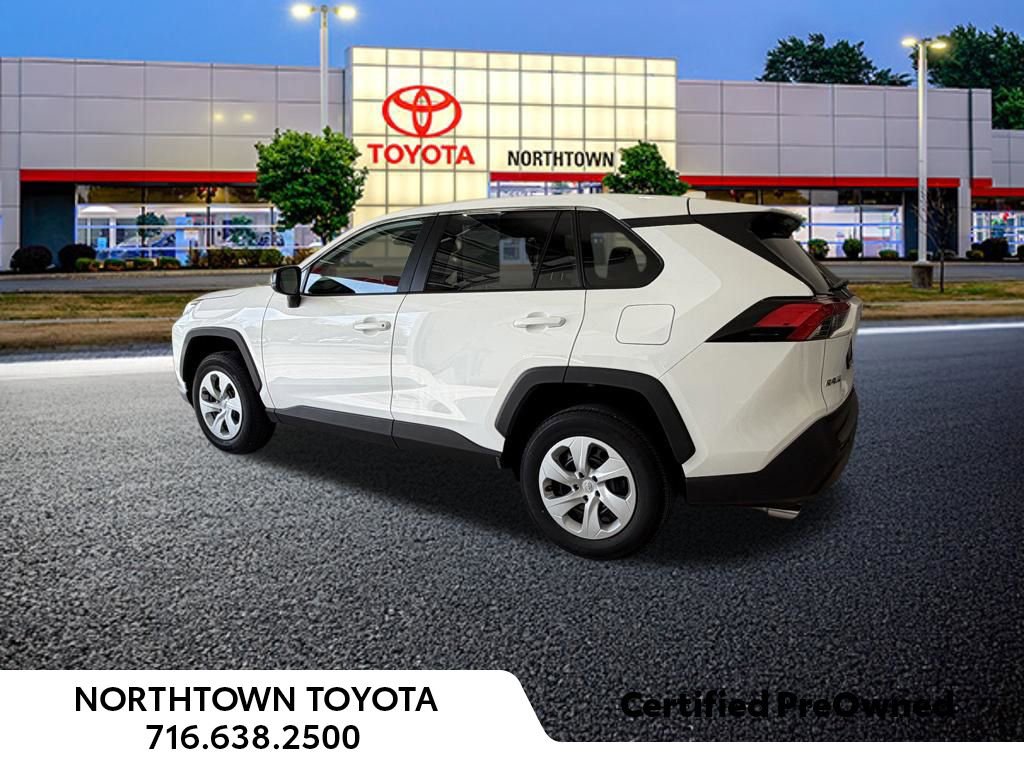 Used 2024 Toyota RAV4 LE AWD/4WD image 3
