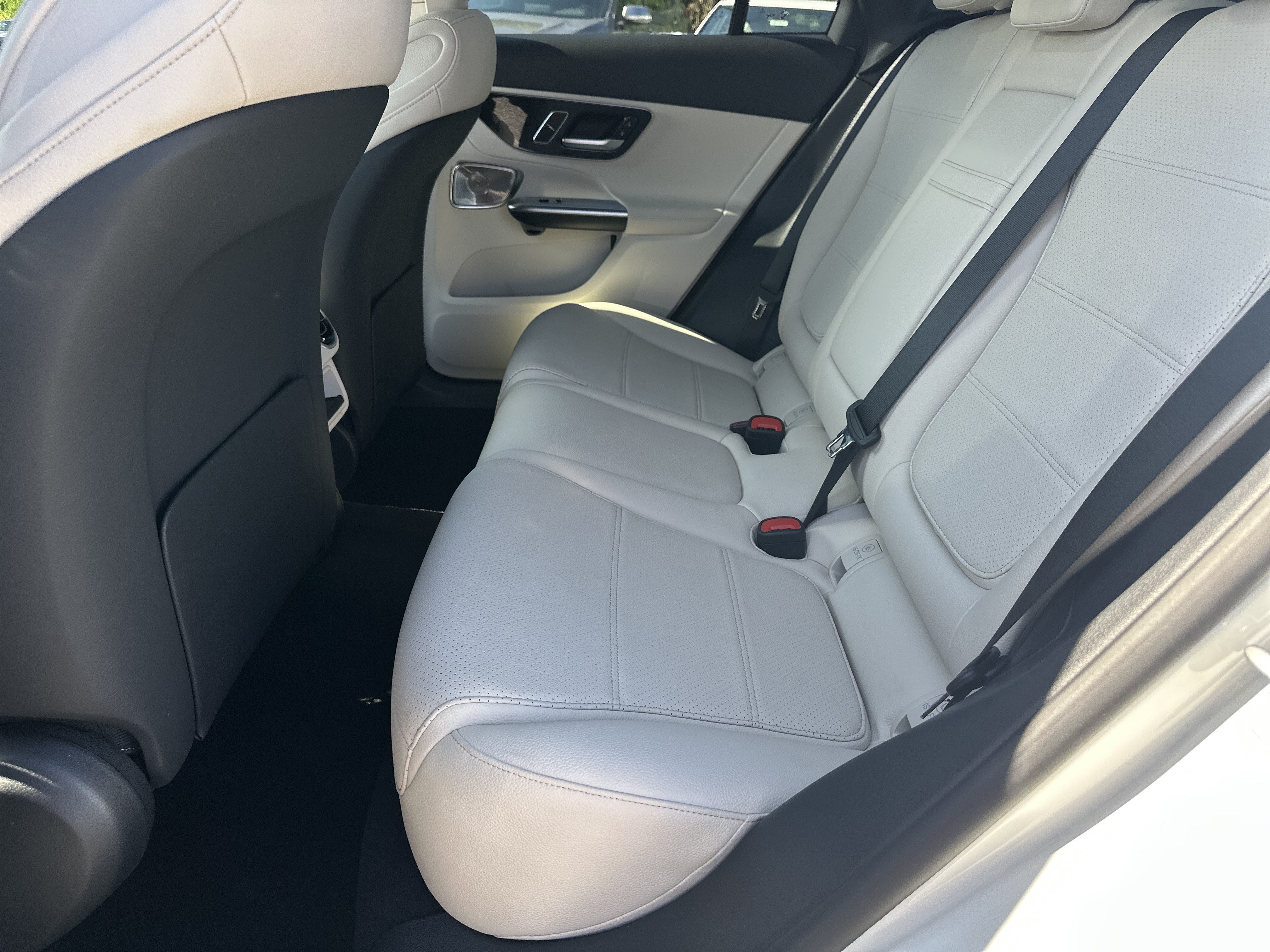 Used 2025 Mercedes-Benz GLC 300 image 24