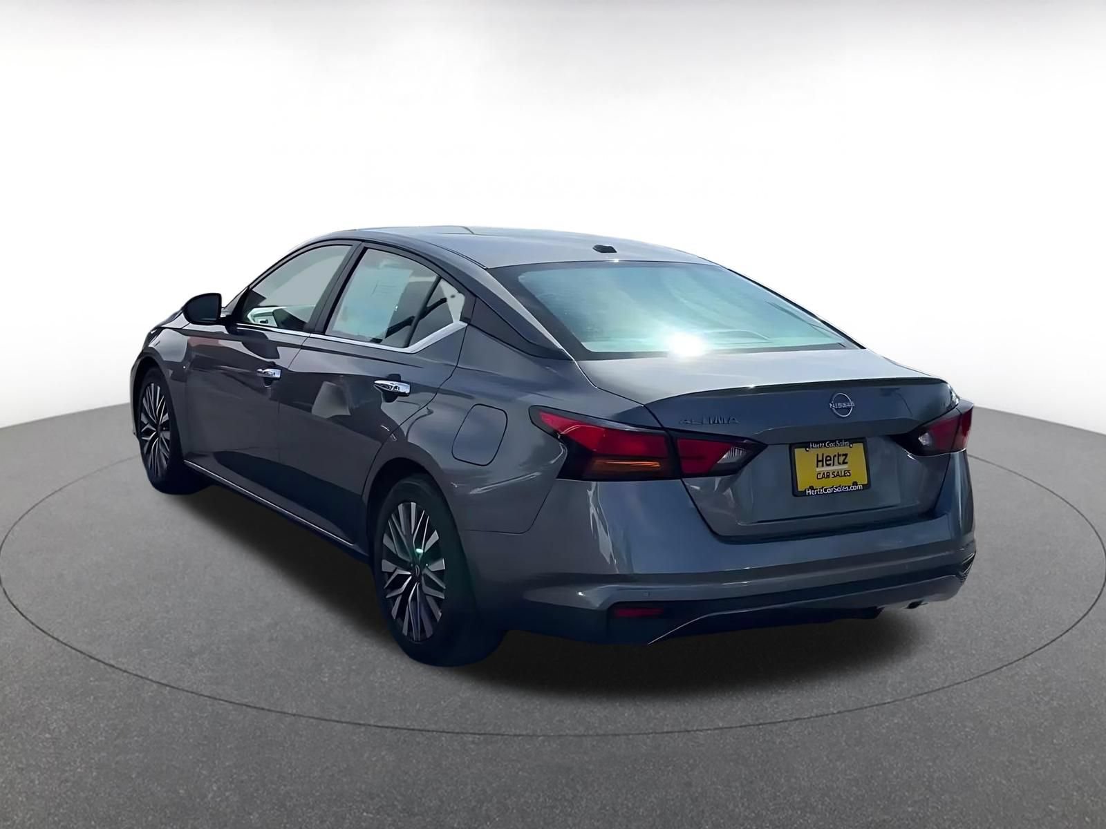 Used 2025 Nissan Altima 2.5 SV FWD image 10