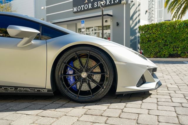 Used 2020 Lamborghini Huracan EVO image 31