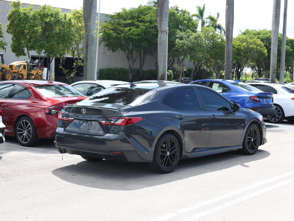 Used 2025 Toyota Camry SE w/ Convenience Package FWD image 5
