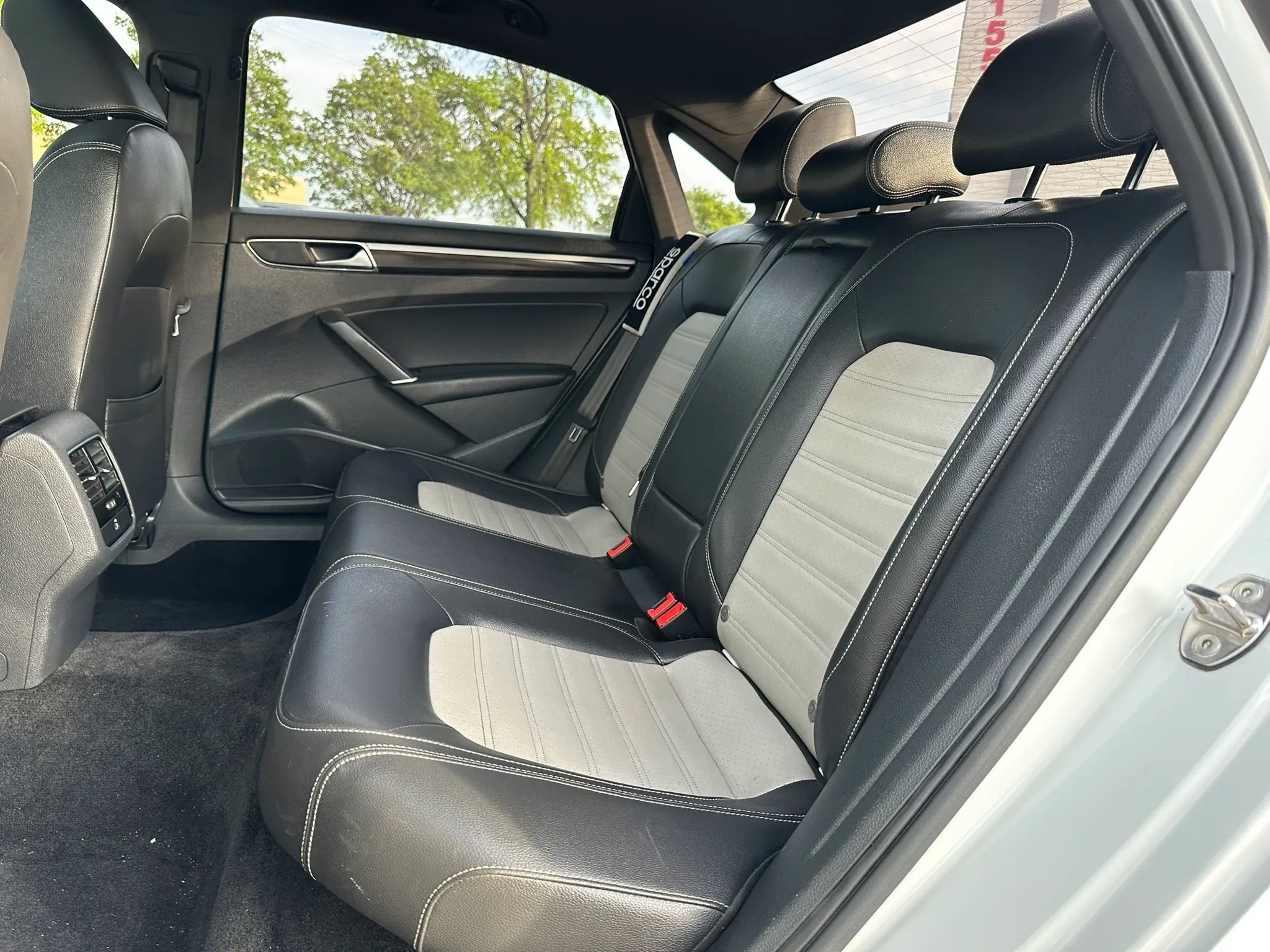 Used 2018 Volkswagen Passat GT image 14