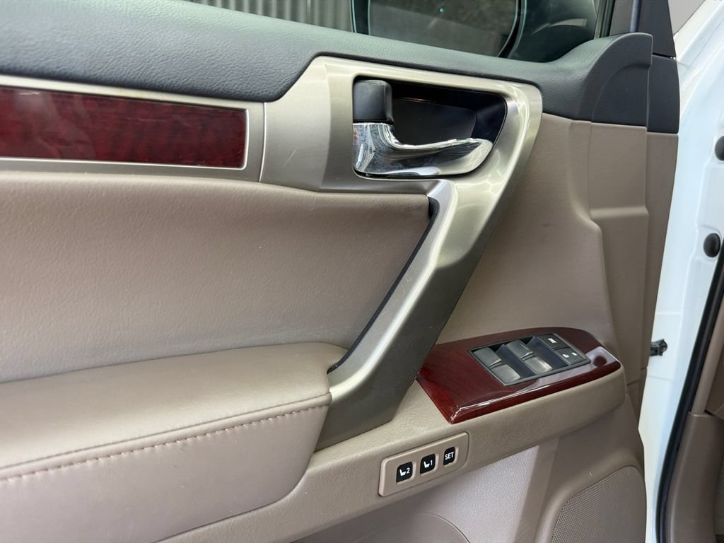 Used 2018 Lexus GX 460 Premium w/ Premium Package AWD/4WD image 18