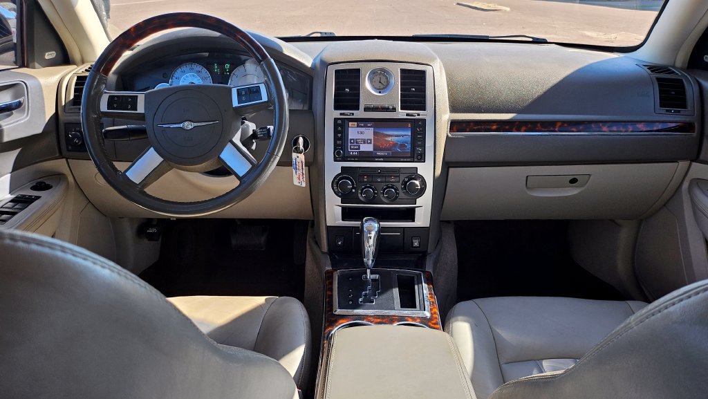 Used 2009 Chrysler 300 C RWD image 30