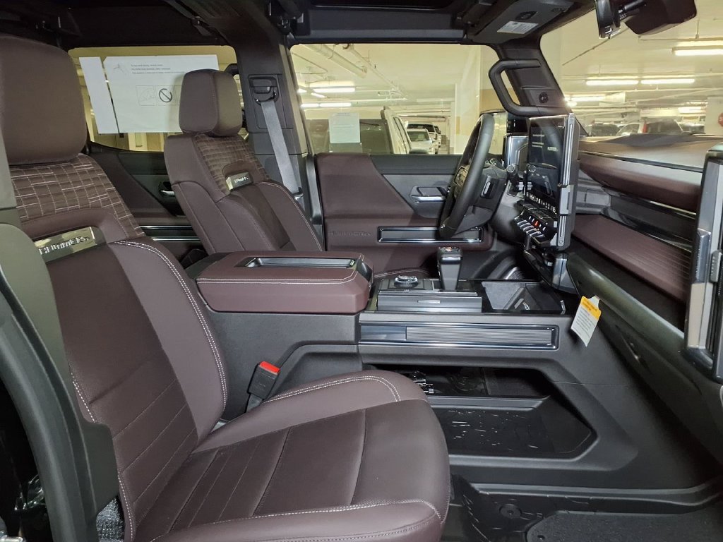 New 2026 GMC Hummer EV 4x4 Crew Cab w/ LPO, Dark Essentials Package image 6
