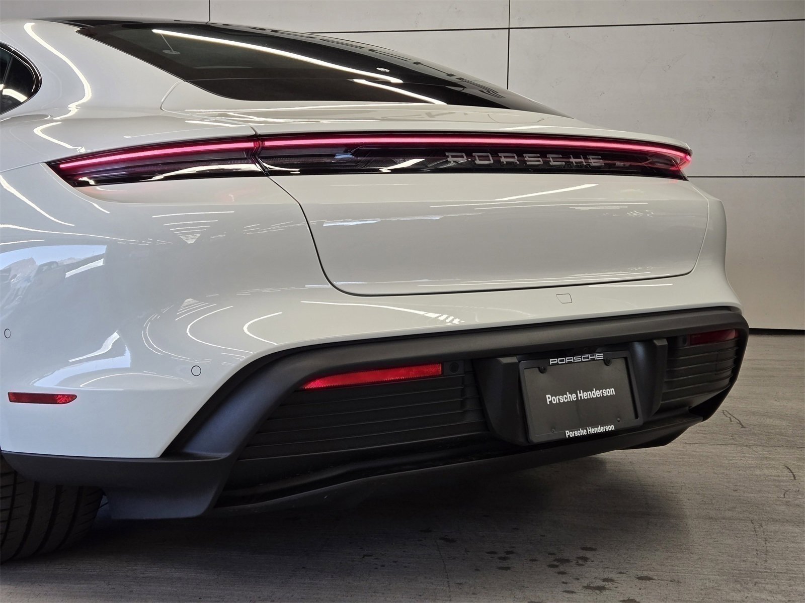 Used 2025 Porsche Taycan image 8